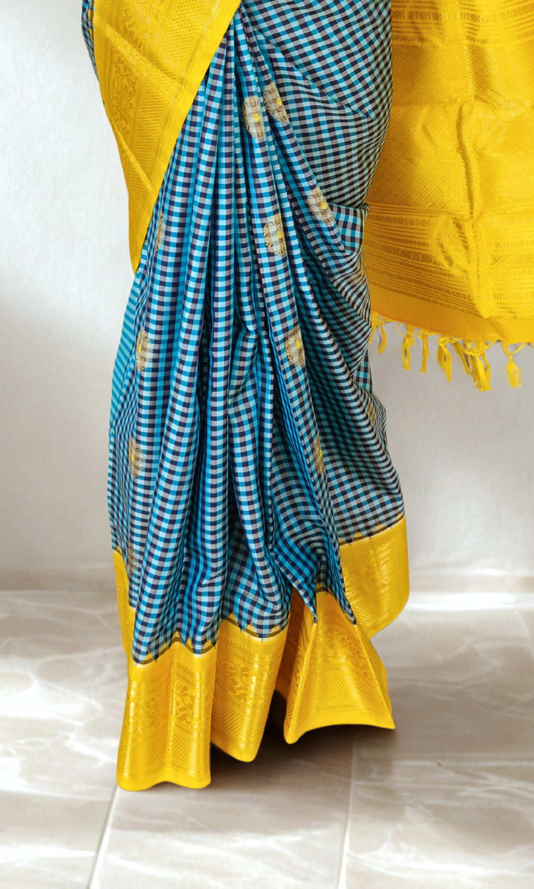 Blue and black checks silk gadwal saree