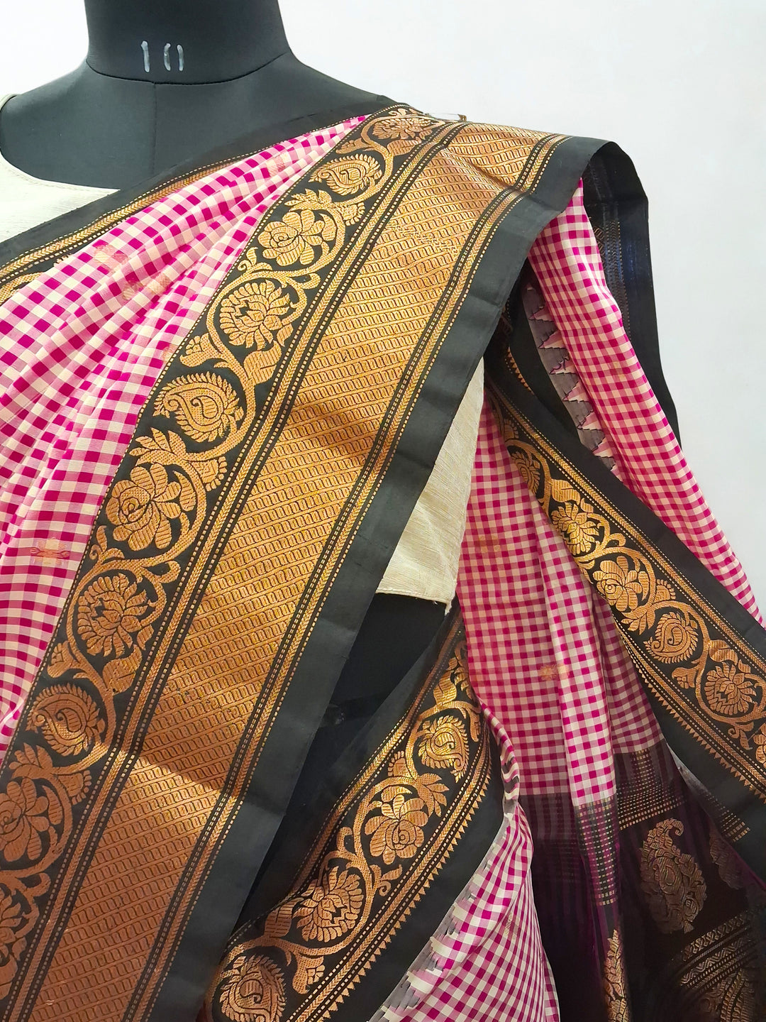 Pink and white checks silk gadwal saree