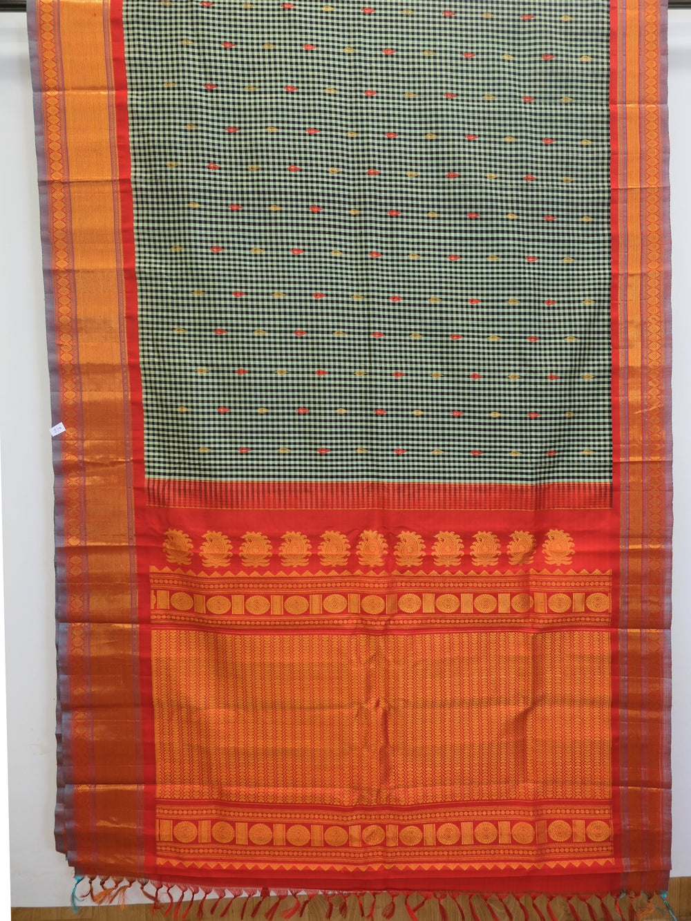 Black and White Checks Gadwal Saree Online