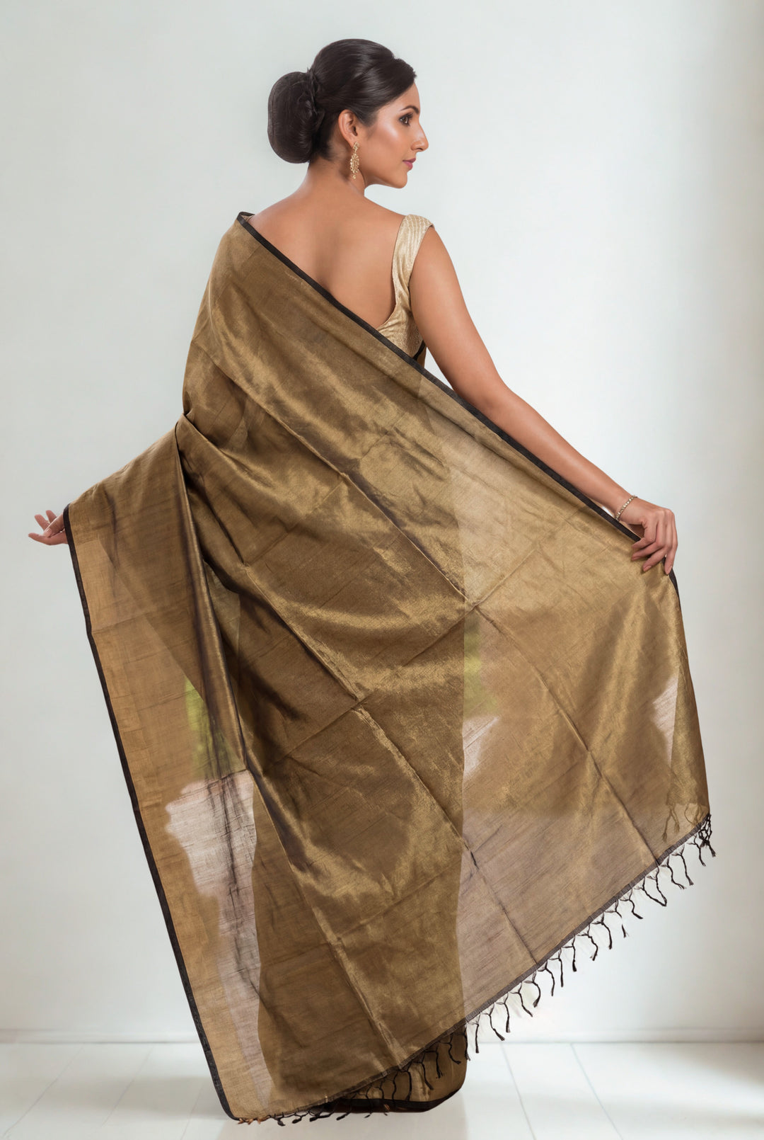 Gold tissue maheshwari saree